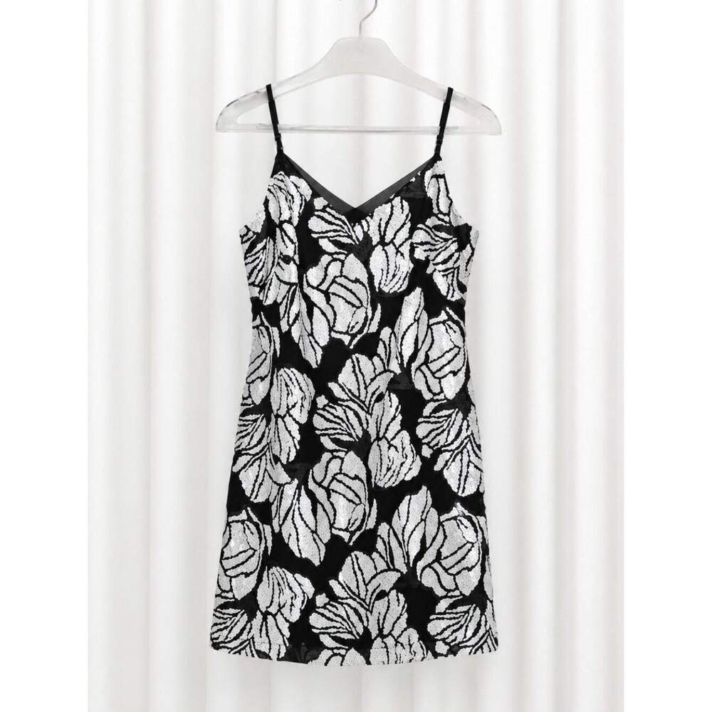 White House Black Market Elegant Black White Floral Sequin Cocktail Sheath Dress